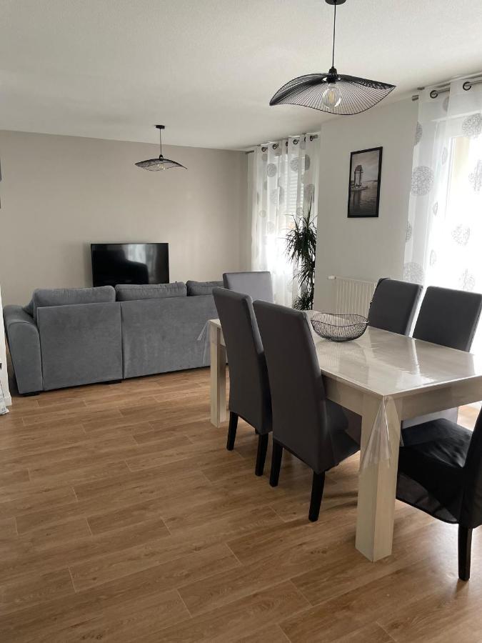 En Copropriete Avec Parking Apartment